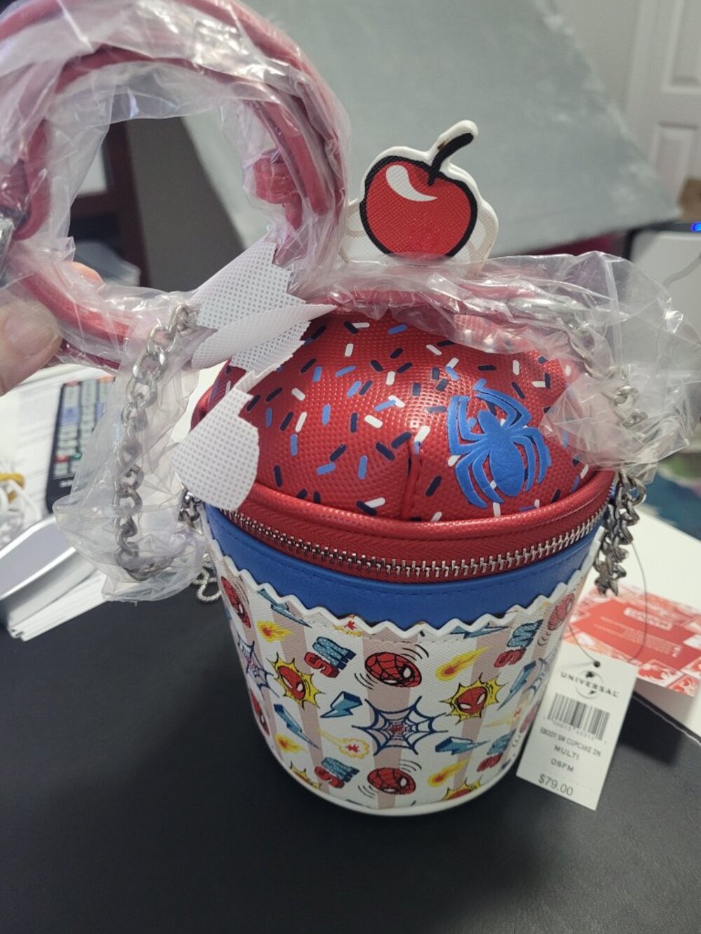 Marvel Spiderman Crossbody Cupcake Bag Zip Cherry Mini Danielle Nicole Brand New - Picture 3 of 9